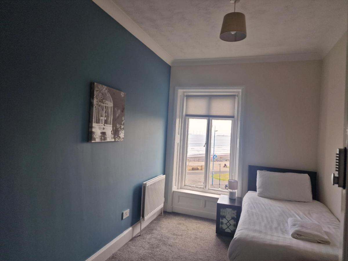 2 The Green, Exceptional Large House, Sea Views Loads Of Bathrooms Seaton Carew Extérieur photo